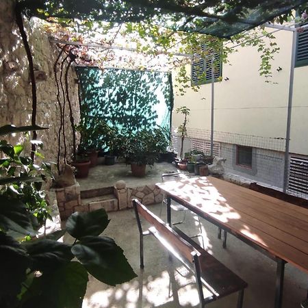 Luxury City Centre Apartment With Stunning View 오미스 외부 사진