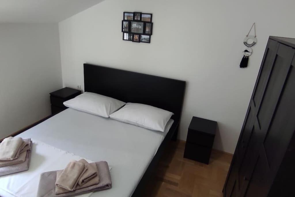 Luxury City Centre Apartment With Stunning View 오미스 외부 사진