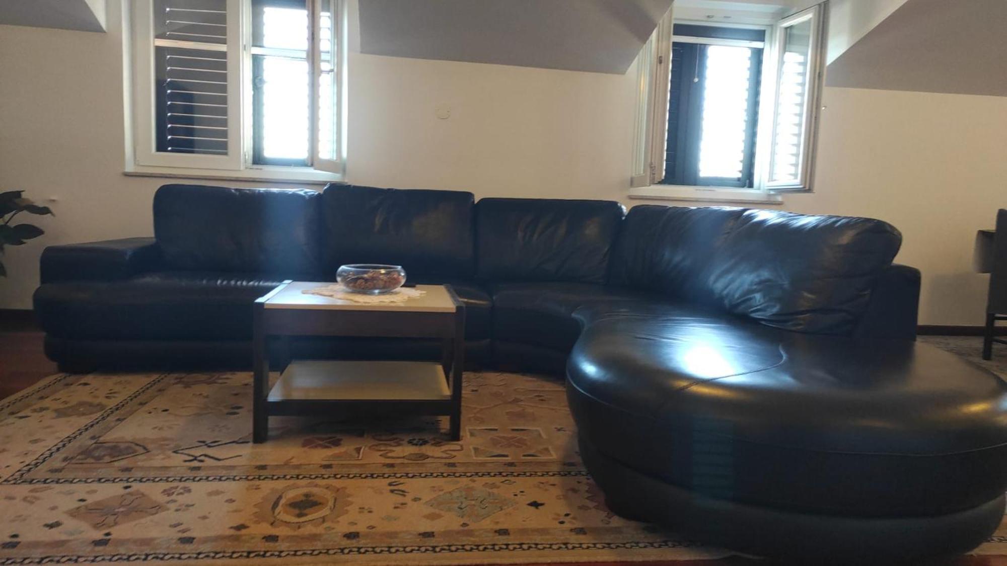 Luxury City Centre Apartment With Stunning View 오미스 외부 사진