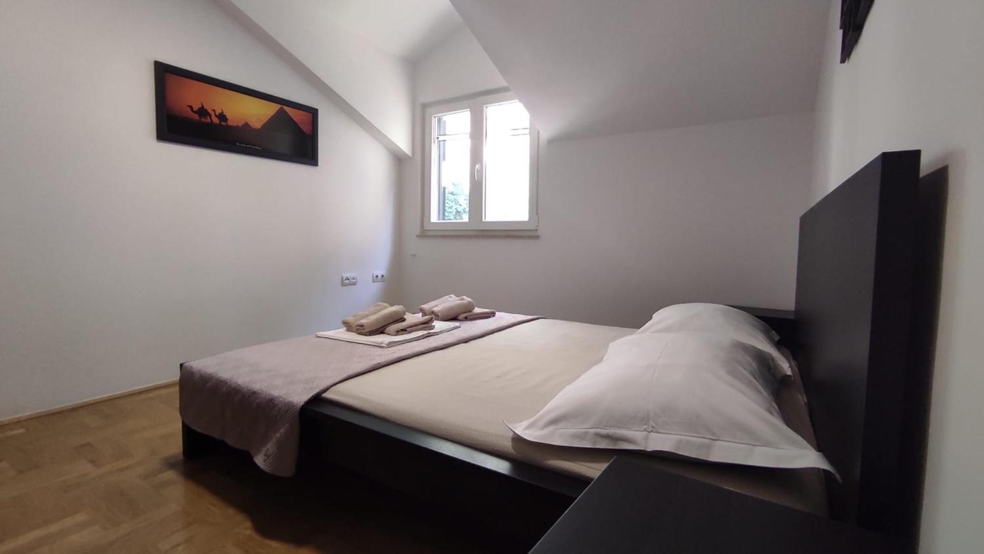 Luxury City Centre Apartment With Stunning View 오미스 외부 사진
