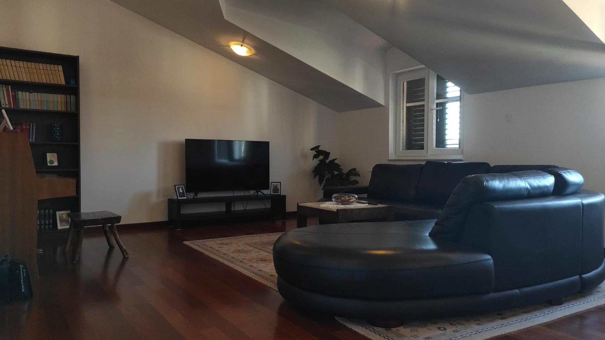 Luxury City Centre Apartment With Stunning View 오미스 외부 사진