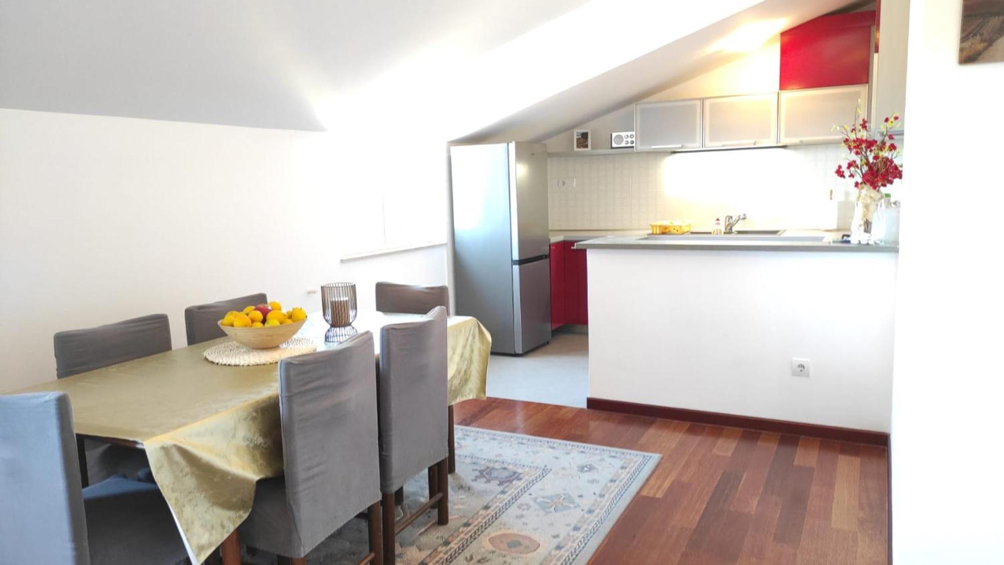 Luxury City Centre Apartment With Stunning View 오미스 외부 사진