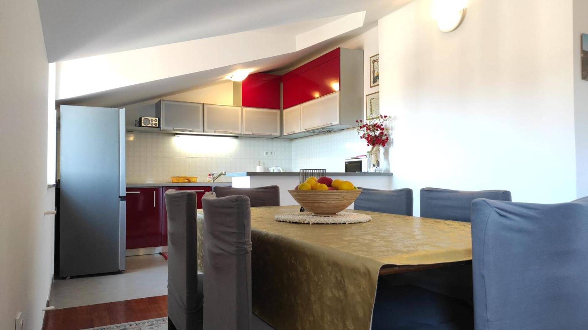 Luxury City Centre Apartment With Stunning View 오미스 외부 사진