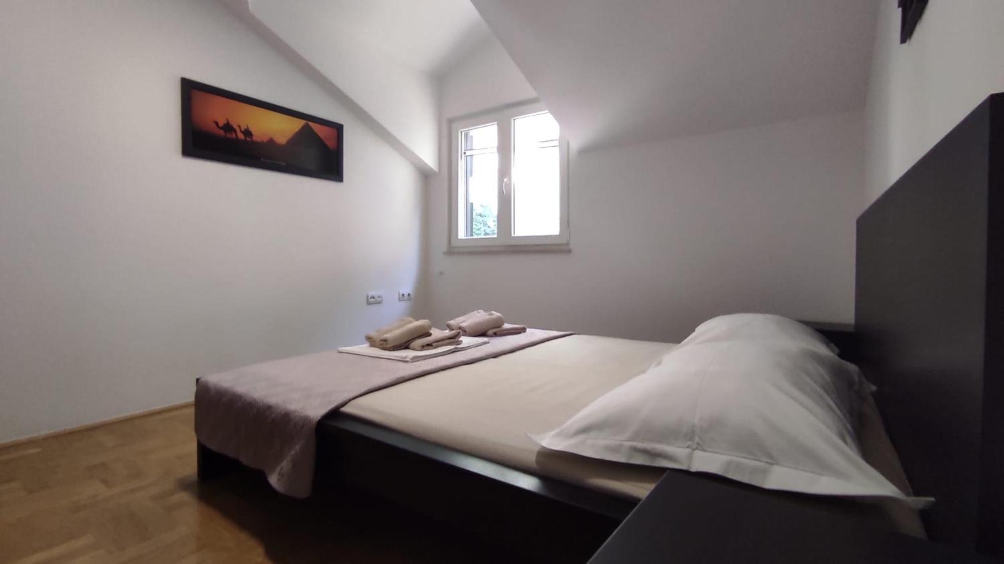 Luxury City Centre Apartment With Stunning View 오미스 외부 사진