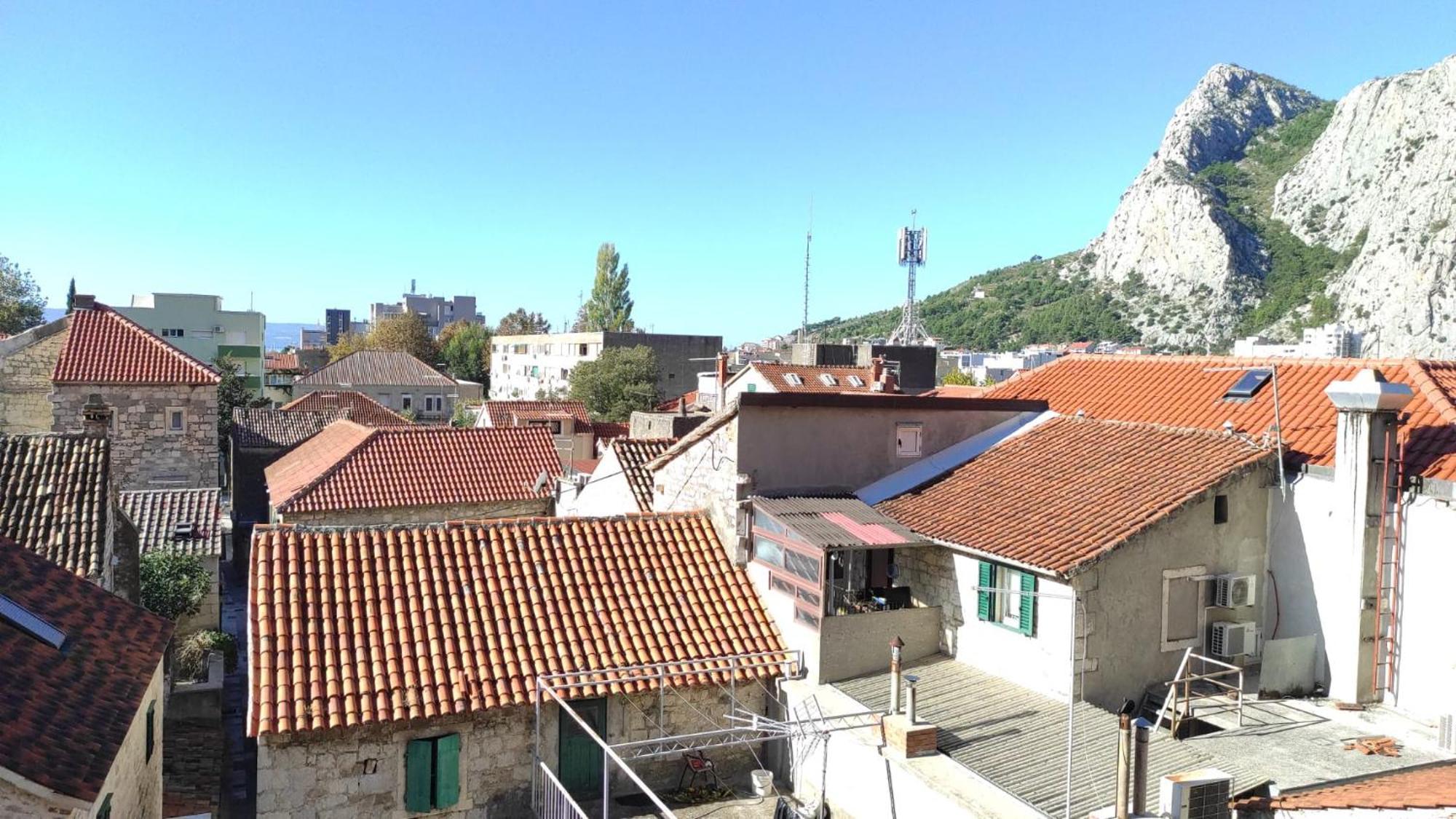 Luxury City Centre Apartment With Stunning View 오미스 외부 사진