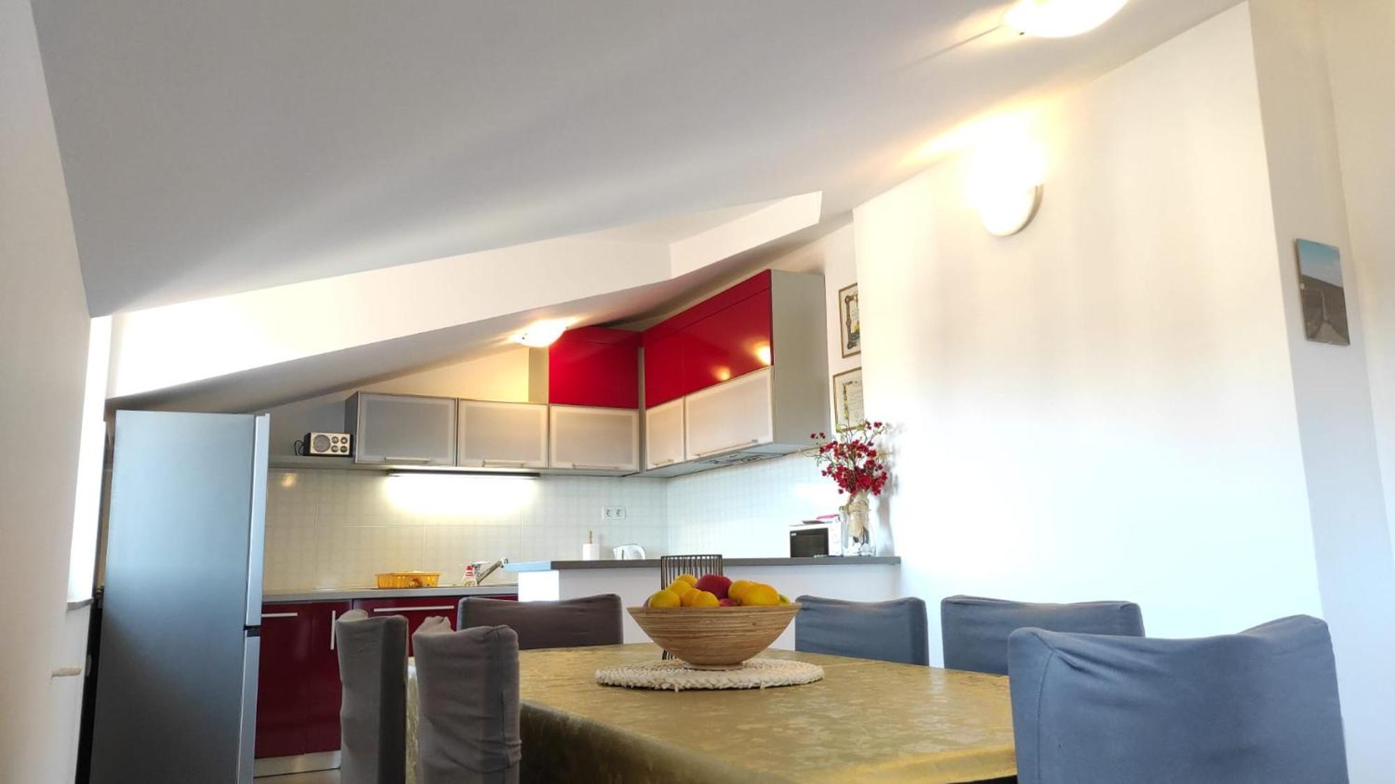 Luxury City Centre Apartment With Stunning View 오미스 외부 사진