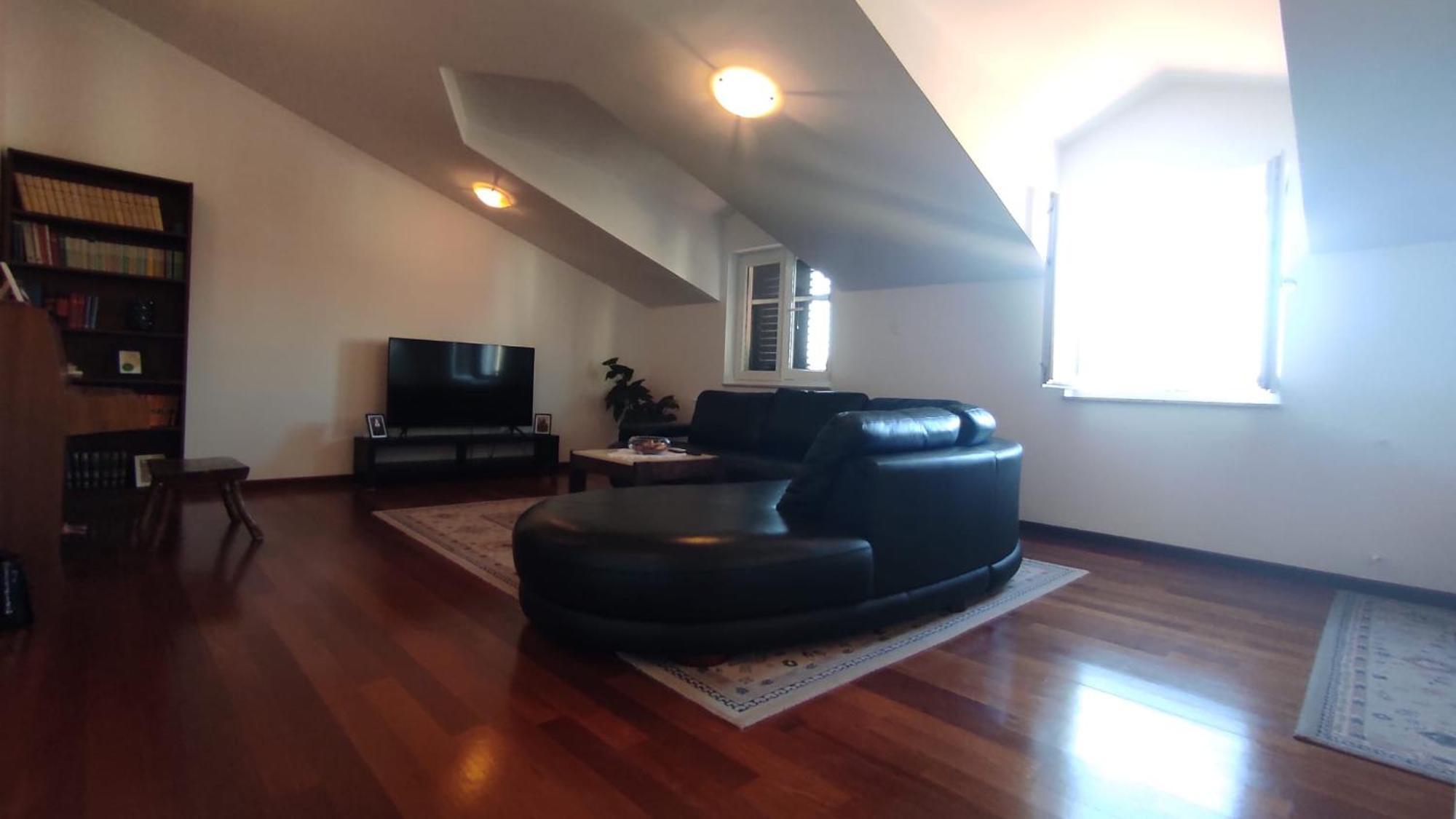 Luxury City Centre Apartment With Stunning View 오미스 외부 사진