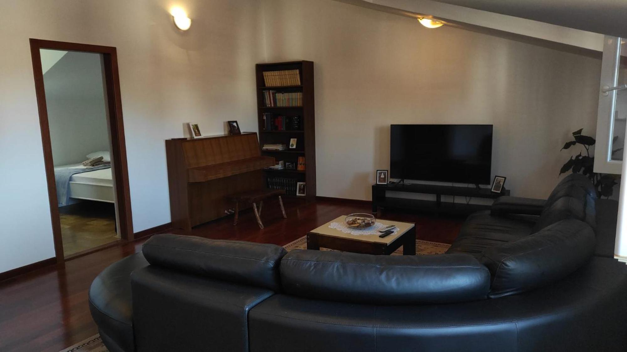 Luxury City Centre Apartment With Stunning View 오미스 외부 사진