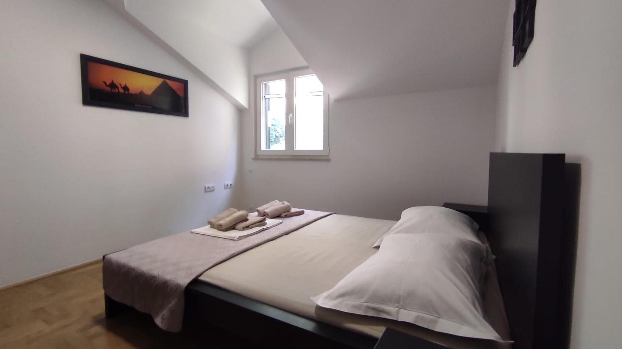 Luxury City Centre Apartment With Stunning View 오미스 외부 사진