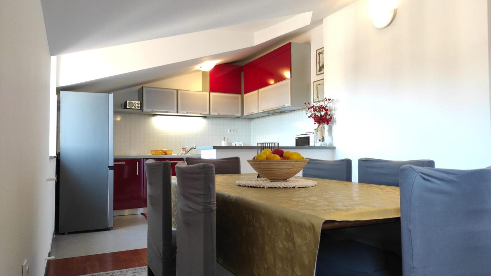 Luxury City Centre Apartment With Stunning View 오미스 외부 사진