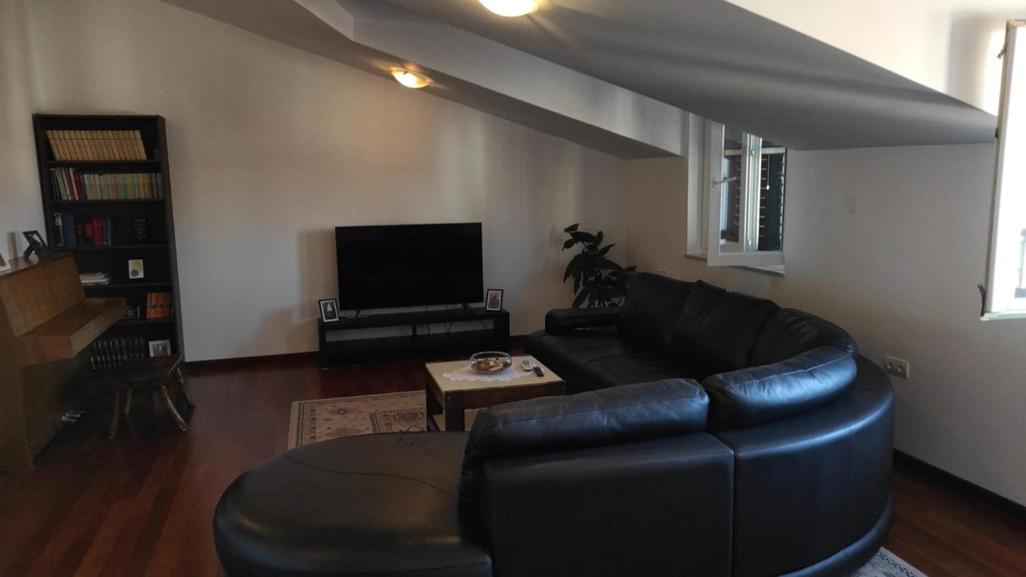 Luxury City Centre Apartment With Stunning View 오미스 외부 사진