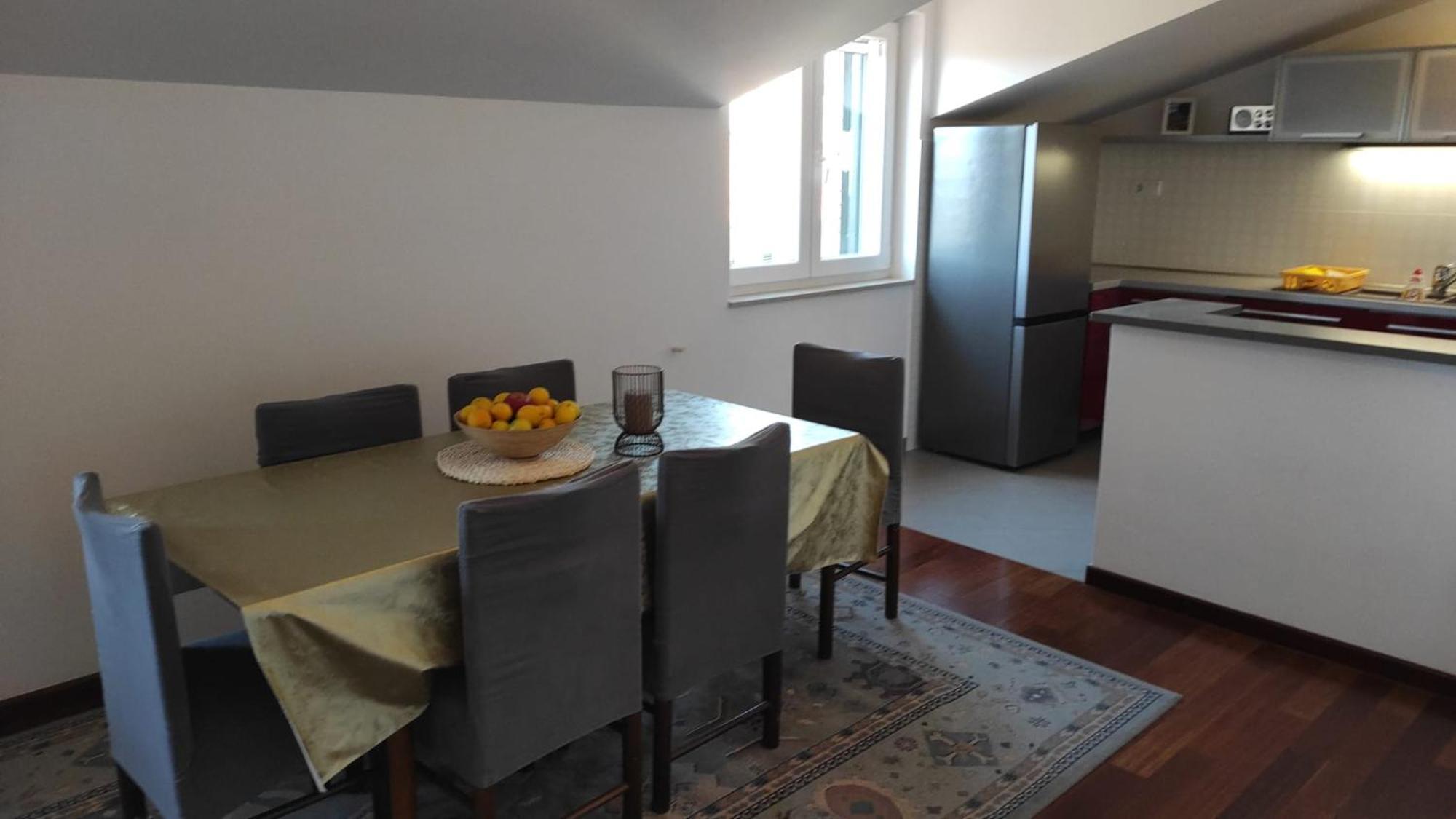 Luxury City Centre Apartment With Stunning View 오미스 외부 사진
