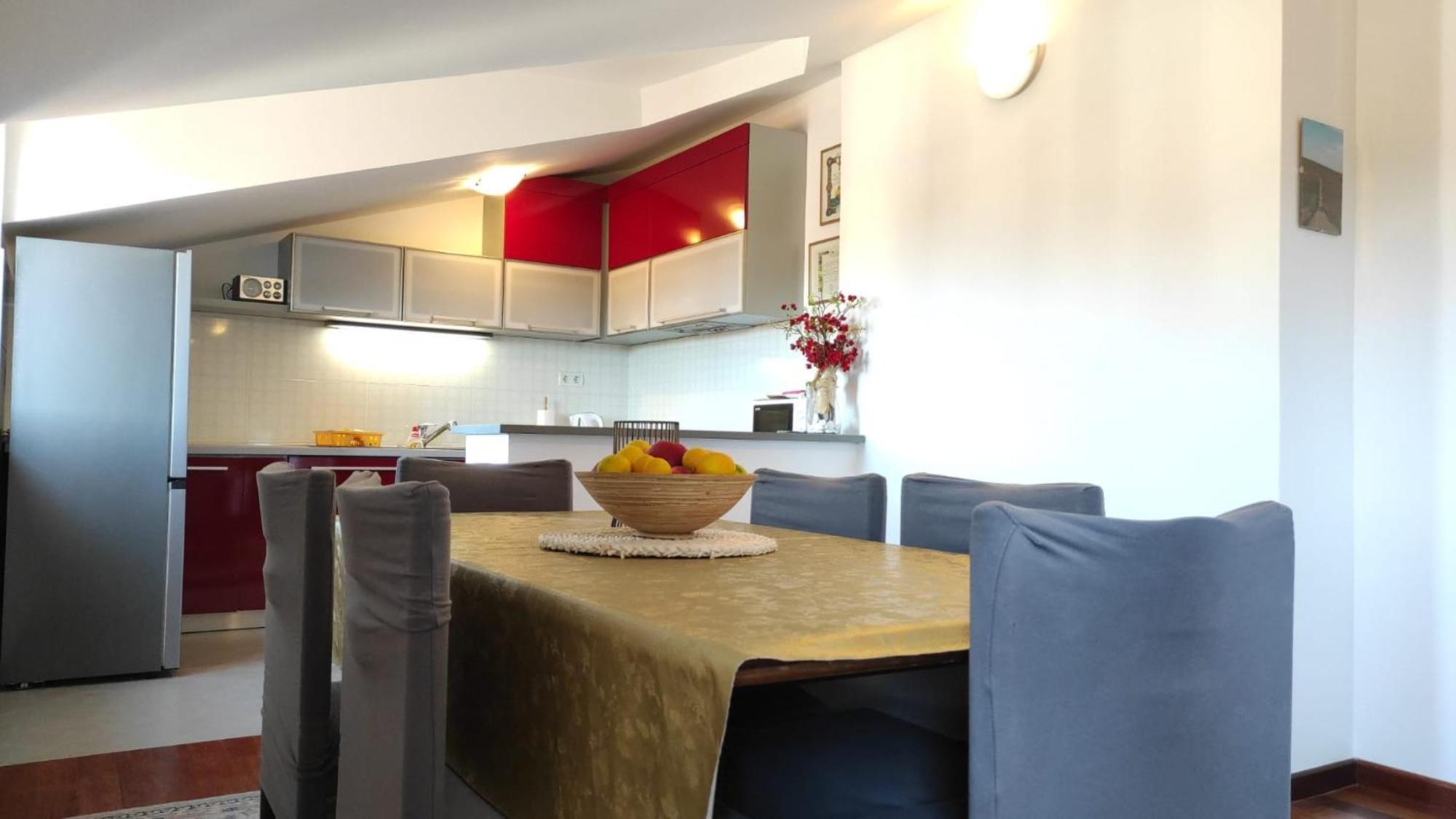 Luxury City Centre Apartment With Stunning View 오미스 외부 사진