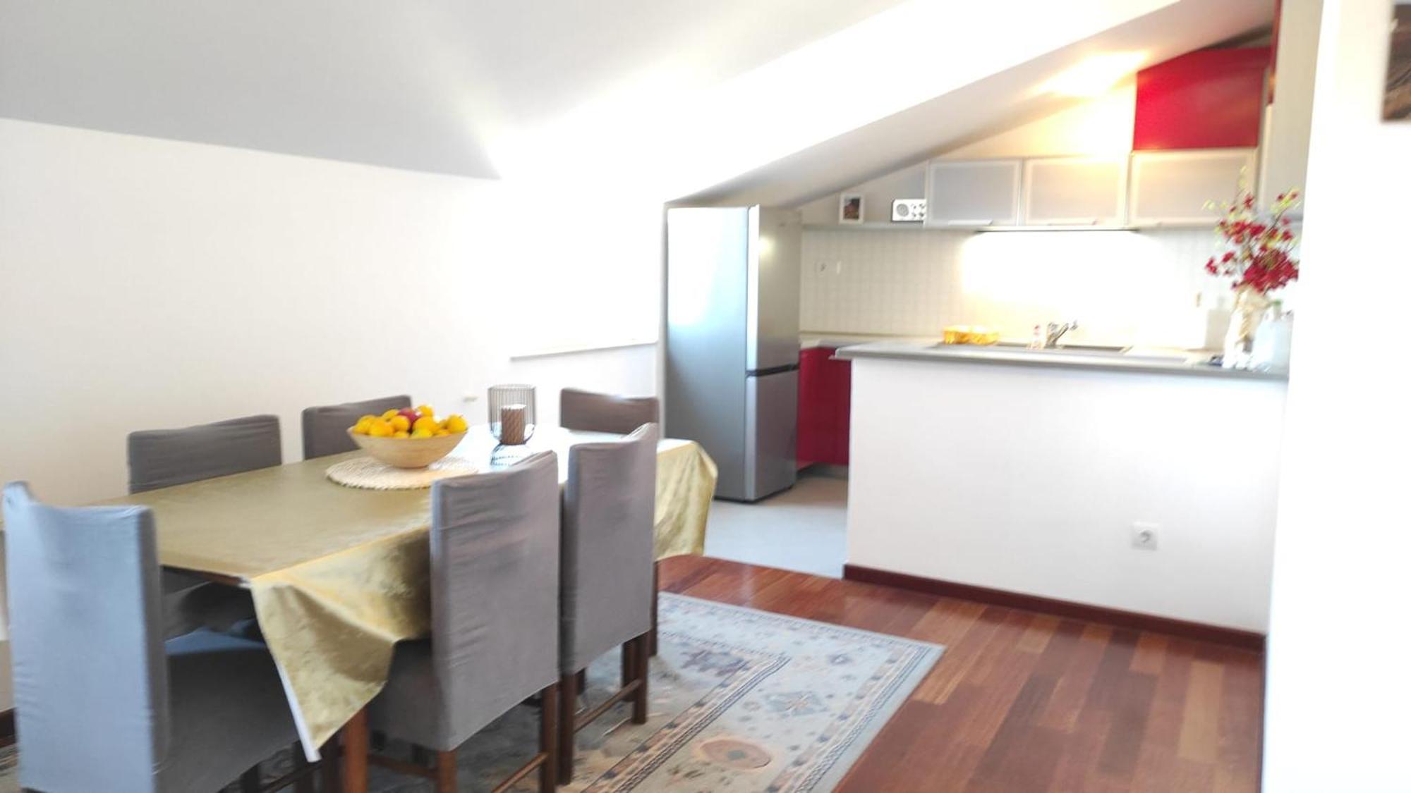 Luxury City Centre Apartment With Stunning View 오미스 외부 사진