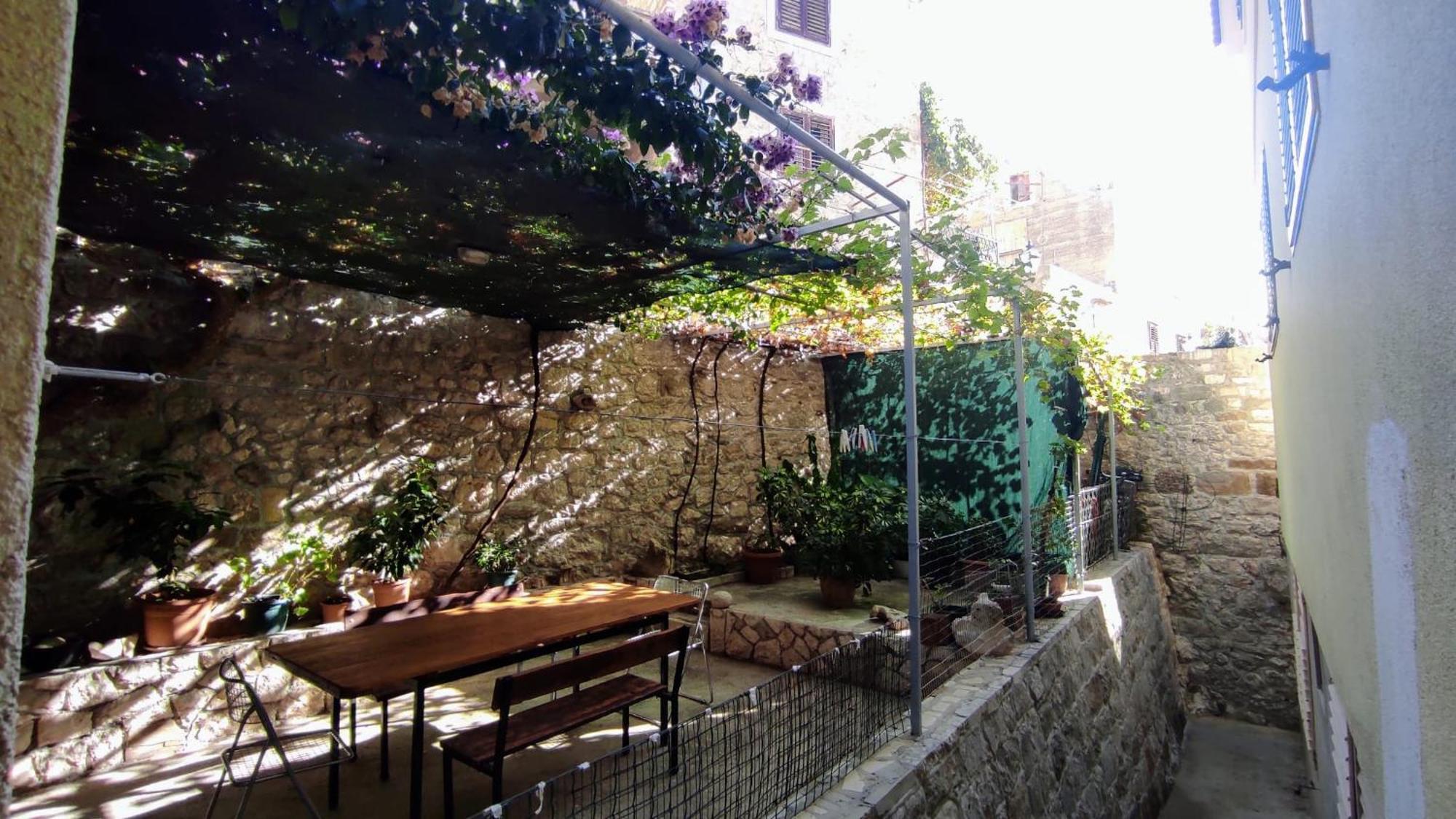 Luxury City Centre Apartment With Stunning View 오미스 외부 사진